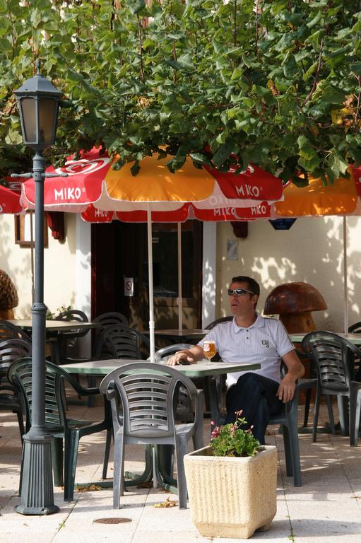 Auberge Du Herisson La Chaux-du-Dombief 외부 사진